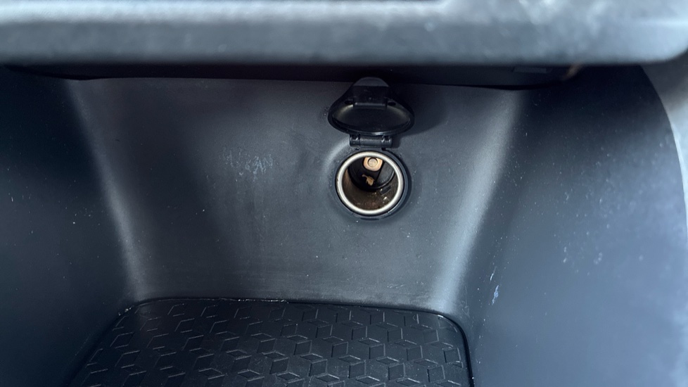 Toyota Yaris 1.5 Hybrid Icon 5dr CVT Hybrid Hatchback - Image 39