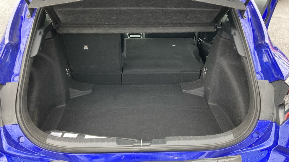 Toyota Corolla 1.8 Hybrid Design 5dr CVT Hybrid Hatchback - Image 13
