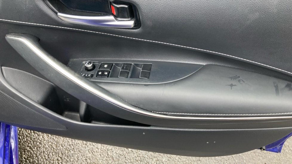 Toyota Corolla 1.8 Hybrid Design 5dr CVT Hybrid Hatchback - Image 38