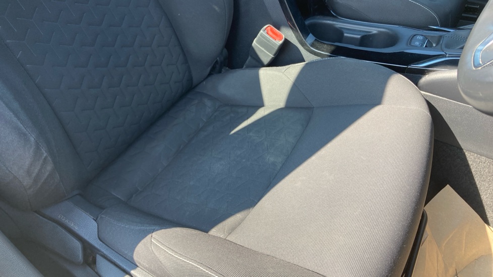 Toyota Corolla 1.8 VVT-i Hybrid Icon 5dr CVT Hybrid Hatchback - Image 17