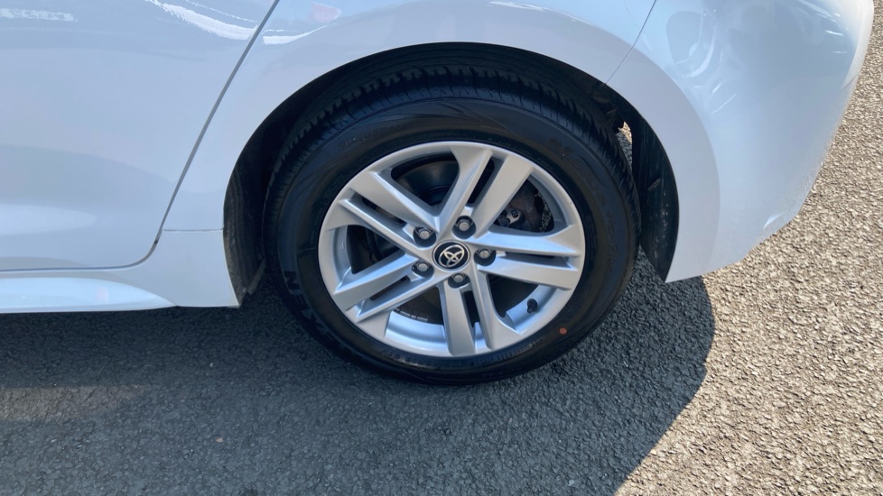 Toyota Corolla 1.8 VVT-i Hybrid Icon 5dr CVT Hybrid Hatchback - Image 32