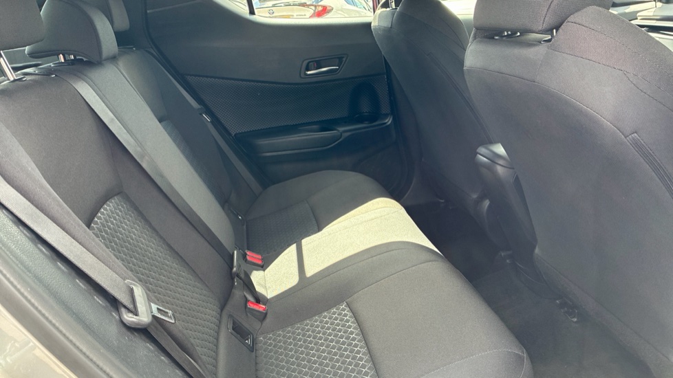 Toyota C-HR 1.8 Hybrid Icon 5dr CVT Hybrid Hatchback - Image 8