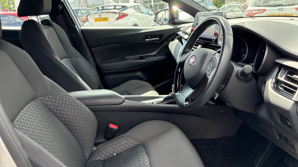 Toyota C-HR 1.8 Hybrid Icon 5dr CVT Hybrid Hatchback - Image 12