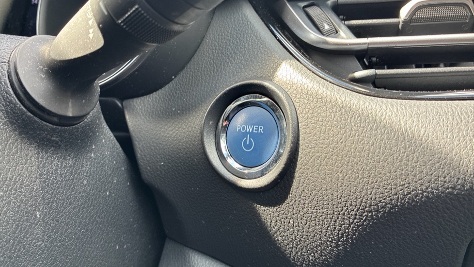 Toyota C-HR 1.8 Hybrid Icon 5dr CVT Hybrid Hatchback - Image 16