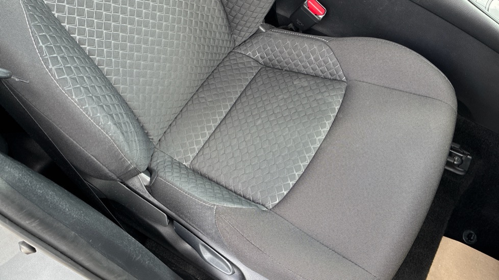 Toyota C-HR 1.8 Hybrid Icon 5dr CVT Hybrid Hatchback - Image 17
