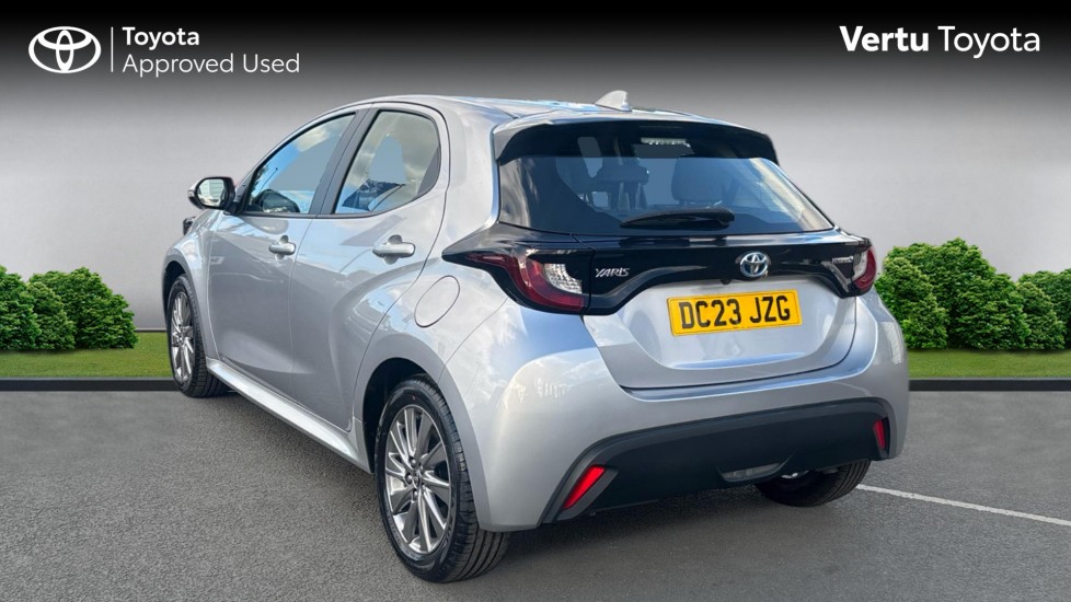Toyota Yaris 1.5 Hybrid Icon 5dr CVT Hybrid Hatchback - Image 4