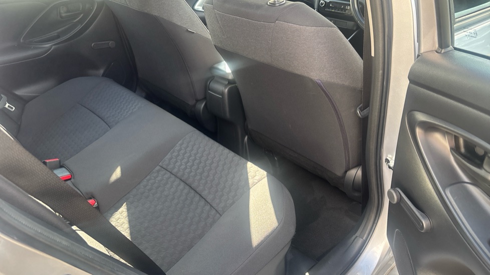 Toyota Yaris 1.5 Hybrid Icon 5dr CVT Hybrid Hatchback - Image 8