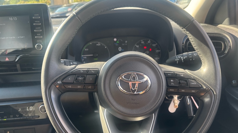 Toyota Yaris 1.5 Hybrid Icon 5dr CVT Hybrid Hatchback - Image 10