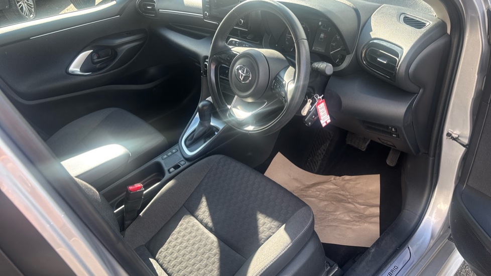 Toyota Yaris 1.5 Hybrid Icon 5dr CVT Hybrid Hatchback - Image 12