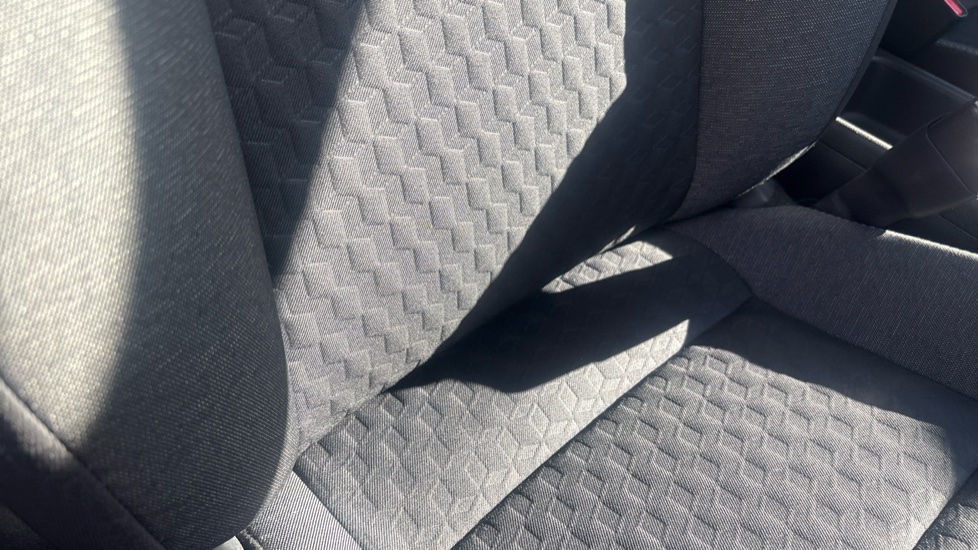 Toyota Yaris 1.5 Hybrid Icon 5dr CVT Hybrid Hatchback - Image 14