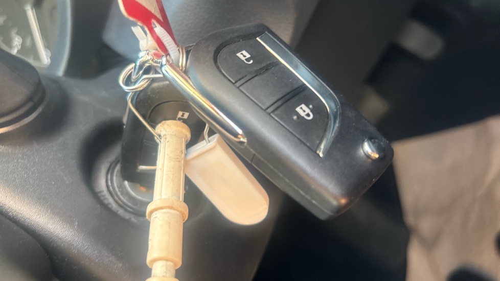 Toyota Yaris 1.5 Hybrid Icon 5dr CVT Hybrid Hatchback - Image 16