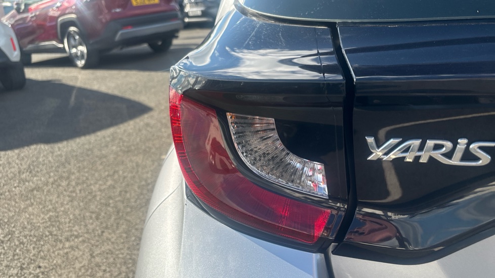 Toyota Yaris 1.5 Hybrid Icon 5dr CVT Hybrid Hatchback - Image 21