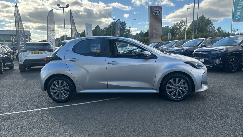 Toyota Yaris 1.5 Hybrid Icon 5dr CVT Hybrid Hatchback - Image 23