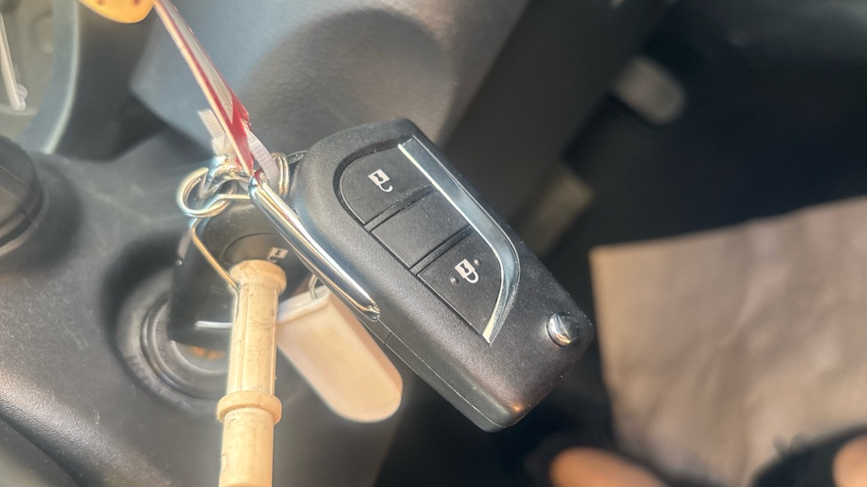 Toyota Yaris 1.5 Hybrid Icon 5dr CVT Hybrid Hatchback - Image 28