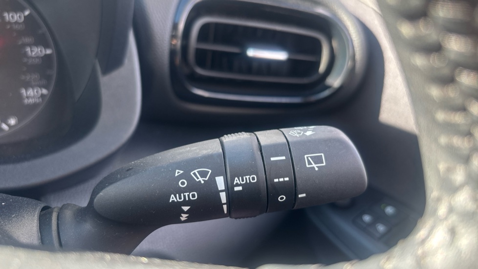 Toyota Yaris 1.5 Hybrid Icon 5dr CVT Hybrid Hatchback - Image 36