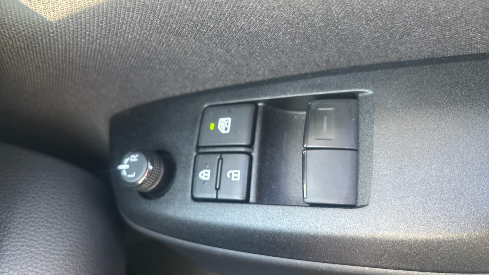 Toyota Yaris 1.5 Hybrid Icon 5dr CVT Hybrid Hatchback - Image 37
