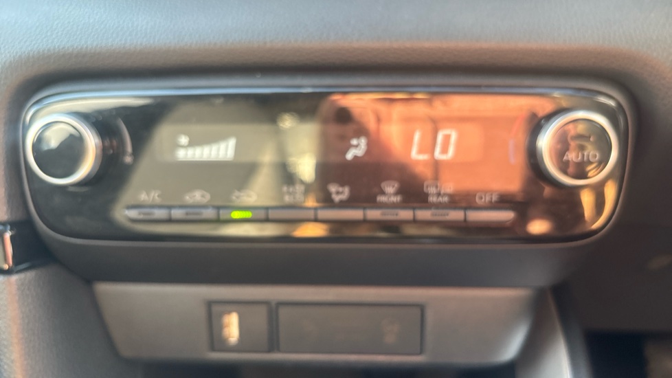 Toyota Yaris 1.5 Hybrid Icon 5dr CVT Hybrid Hatchback - Image 38