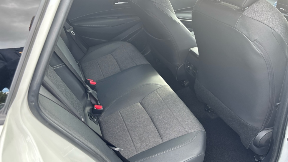Toyota Corolla 1.8 Hybrid Design 5dr CVT Hybrid Estate - Image 8