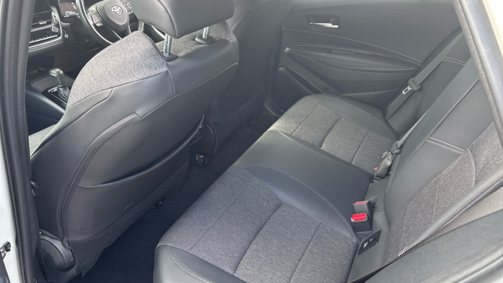 Toyota Corolla 1.8 Hybrid Design 5dr CVT Hybrid Estate - Image 15