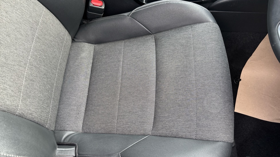Toyota Corolla 1.8 Hybrid Design 5dr CVT Hybrid Estate - Image 17