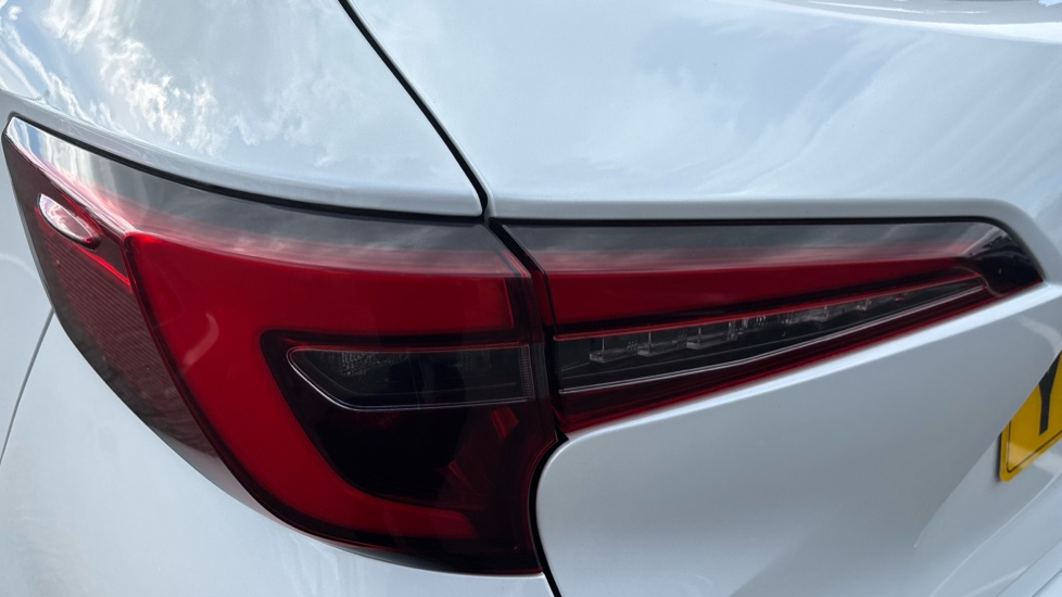 Toyota Corolla 1.8 Hybrid Design 5dr CVT Hybrid Estate - Image 21