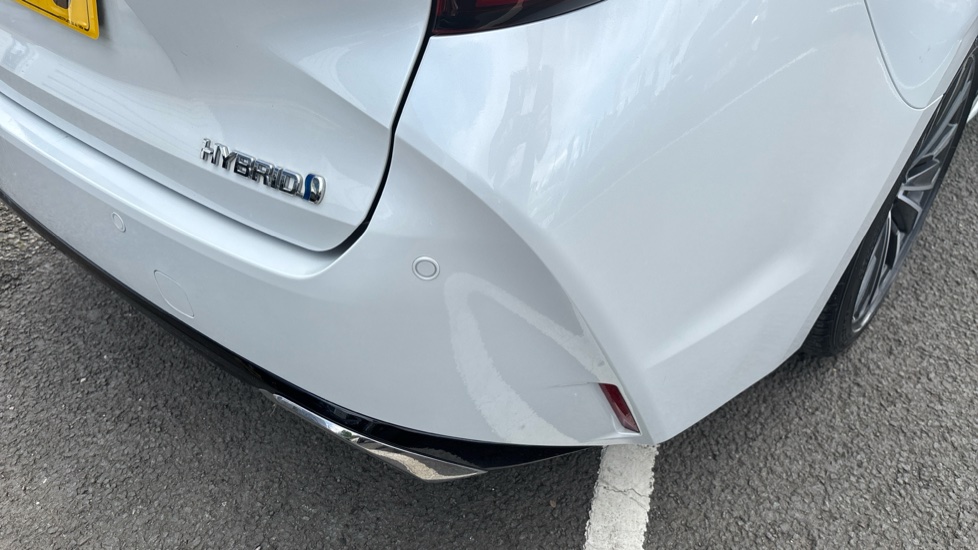 Toyota Corolla 1.8 Hybrid Design 5dr CVT Hybrid Estate - Image 31