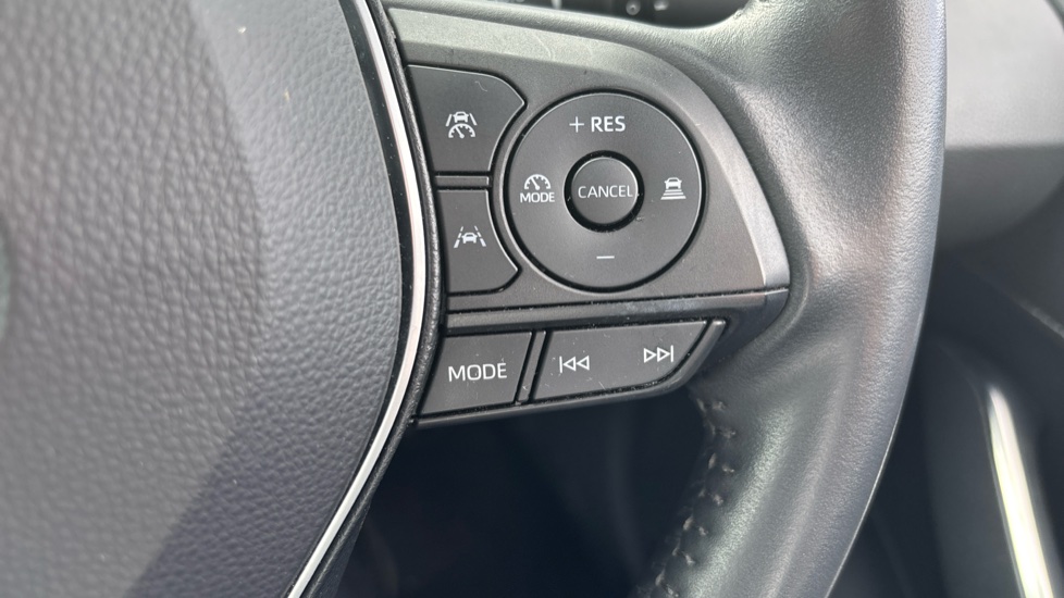 Toyota Corolla 1.8 Hybrid Design 5dr CVT Hybrid Estate - Image 39