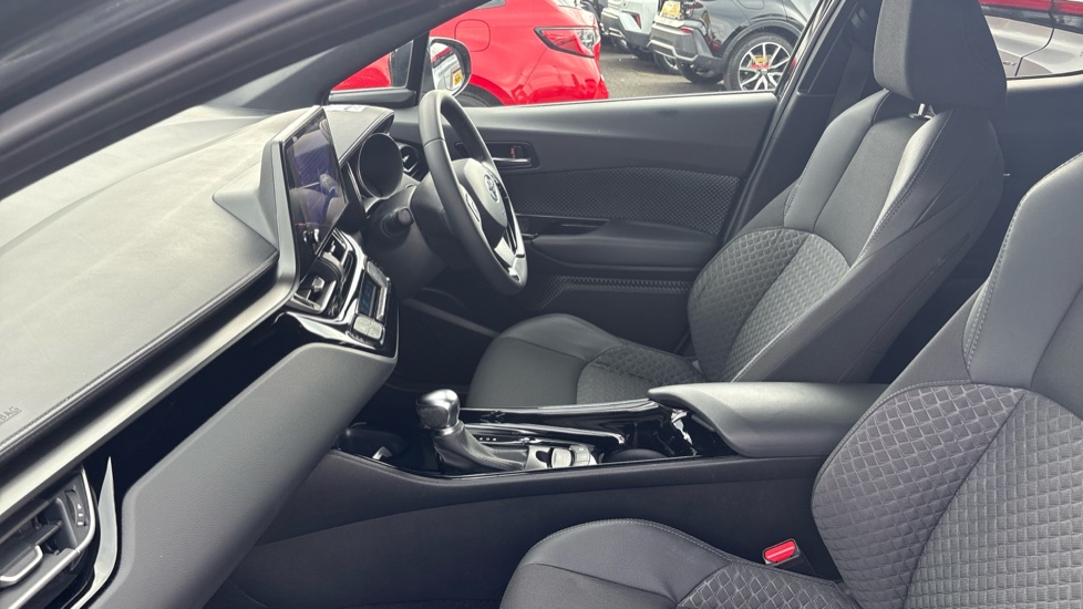 Toyota C-HR 1.8 Hybrid Design 5dr CVT Hybrid Hatchback - Image 5