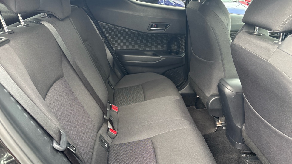 Toyota C-HR 1.8 Hybrid Design 5dr CVT Hybrid Hatchback - Image 8