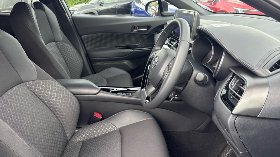 Toyota C-HR 1.8 Hybrid Design 5dr CVT Hybrid Hatchback - Image 12