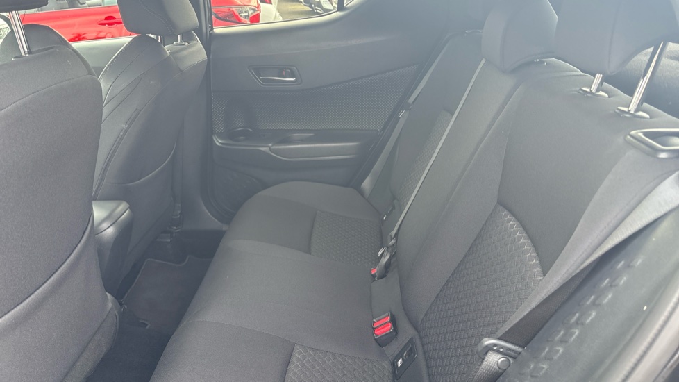 Toyota C-HR 1.8 Hybrid Design 5dr CVT Hybrid Hatchback - Image 15