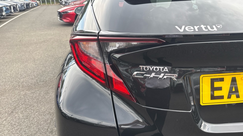 Toyota C-HR 1.8 Hybrid Design 5dr CVT Hybrid Hatchback - Image 21