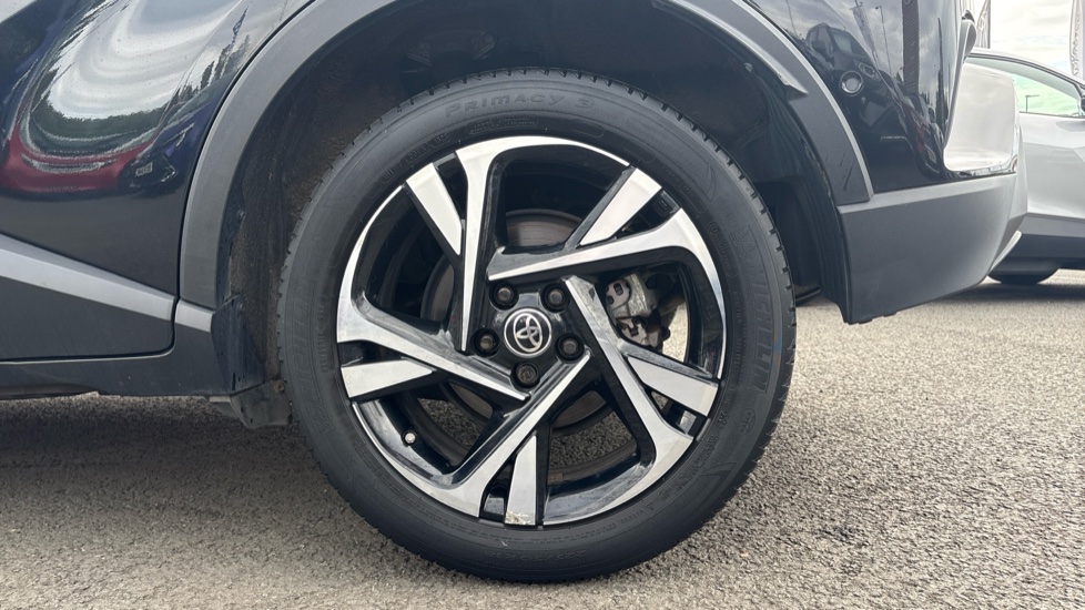 Toyota C-HR 1.8 Hybrid Design 5dr CVT Hybrid Hatchback - Image 25