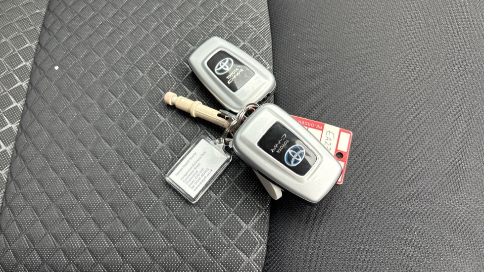 Toyota C-HR 1.8 Hybrid Design 5dr CVT Hybrid Hatchback - Image 28