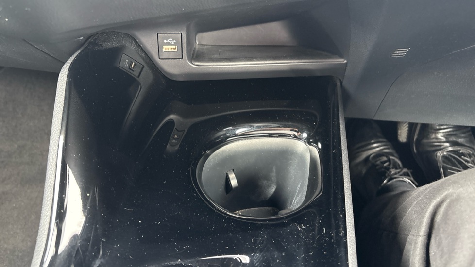 Toyota C-HR 1.8 Hybrid Design 5dr CVT Hybrid Hatchback - Image 38