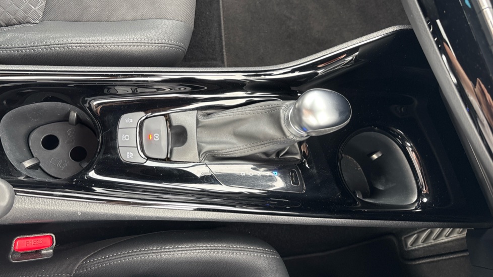 Toyota C-HR 1.8 Hybrid Design 5dr CVT Hybrid Hatchback - Image 39