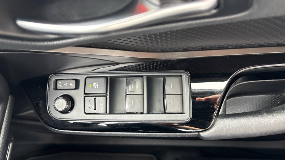 Toyota C-HR 1.8 Hybrid Design 5dr CVT Hybrid Hatchback - Image 47