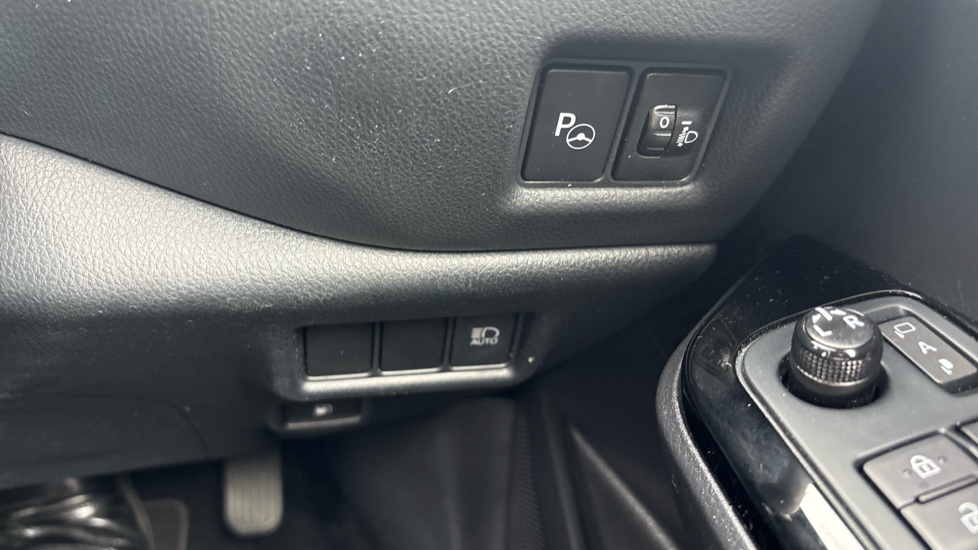 Toyota C-HR 1.8 Hybrid Design 5dr CVT Hybrid Hatchback - Image 48