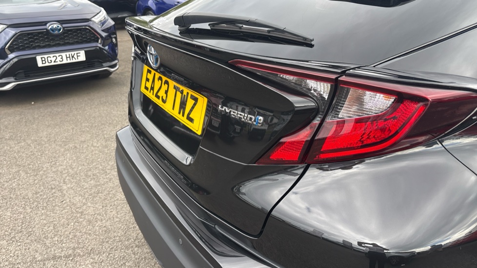 Toyota C-HR 1.8 Hybrid Design 5dr CVT Hybrid Hatchback - Image 51