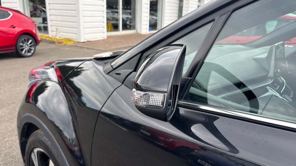 Toyota C-HR 1.8 Hybrid Design 5dr CVT Hybrid Hatchback - Image 60