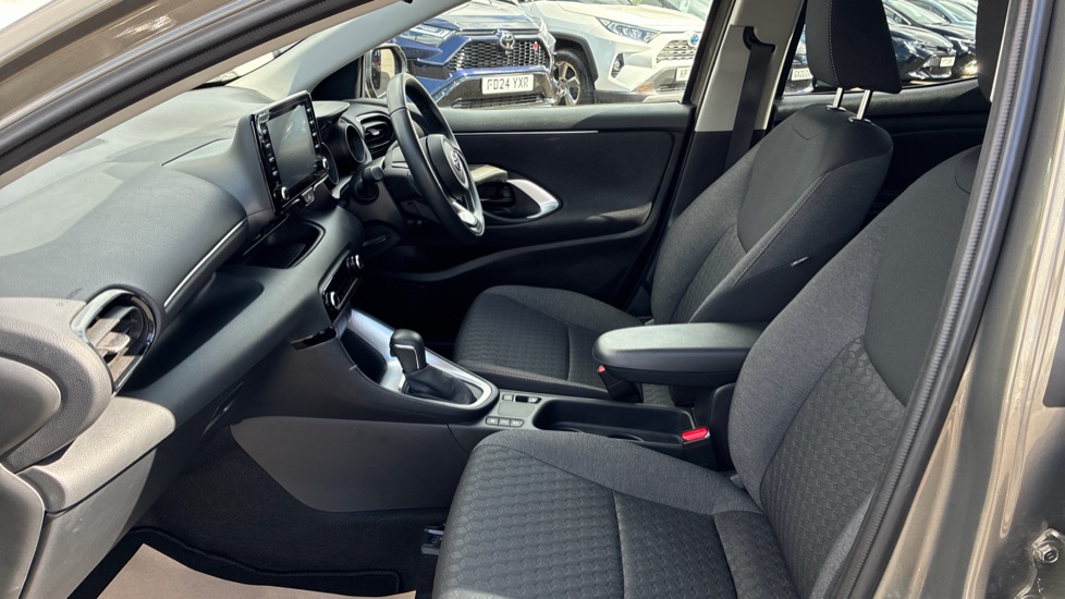 Toyota Yaris 1.5 Hybrid Design 5dr CVT Hybrid Hatchback - Image 5