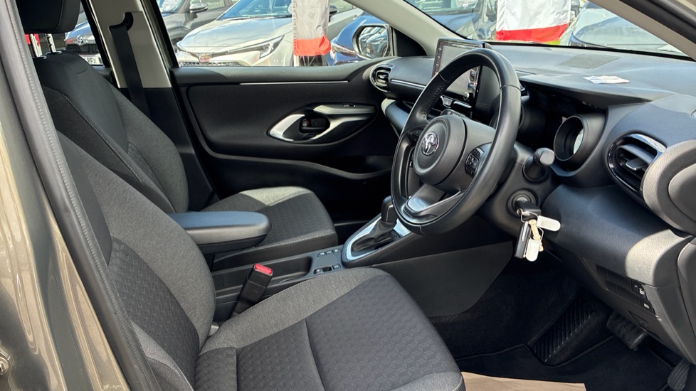 Toyota Yaris 1.5 Hybrid Design 5dr CVT Hybrid Hatchback - Image 12