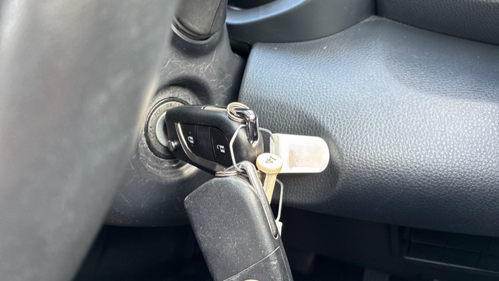Toyota Yaris 1.5 Hybrid Design 5dr CVT Hybrid Hatchback - Image 16