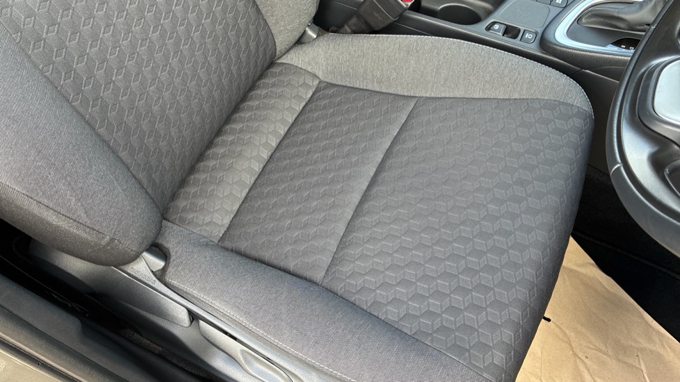 Toyota Yaris 1.5 Hybrid Design 5dr CVT Hybrid Hatchback - Image 17