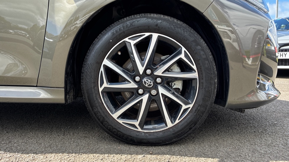 Toyota Yaris 1.5 Hybrid Design 5dr CVT Hybrid Hatchback - Image 25