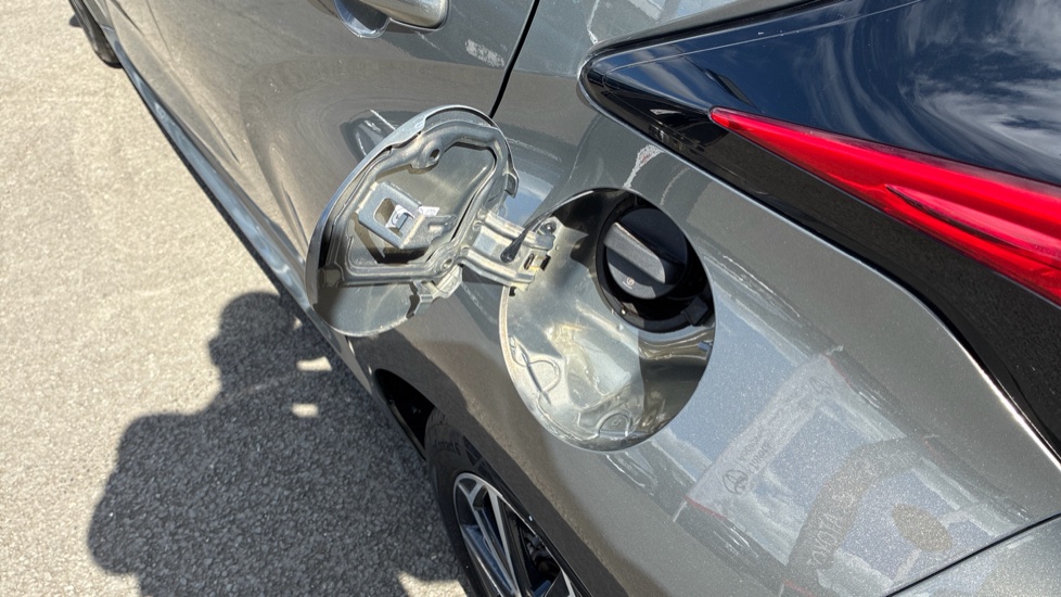 Toyota Yaris 1.5 Hybrid Design 5dr CVT Hybrid Hatchback - Image 34