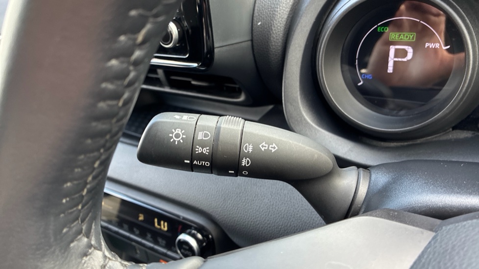 Toyota Yaris 1.5 Hybrid Design 5dr CVT Hybrid Hatchback - Image 35