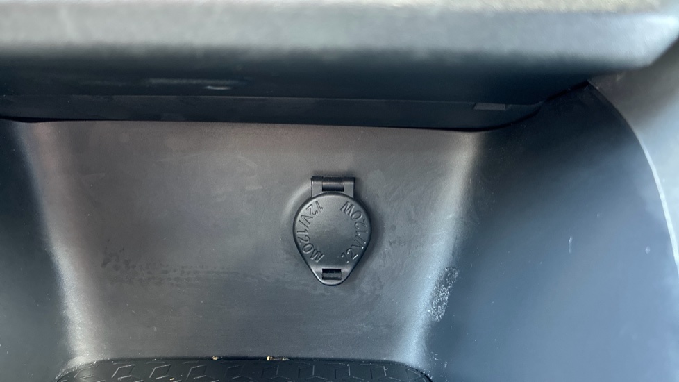 Toyota Yaris 1.5 Hybrid Design 5dr CVT Hybrid Hatchback - Image 40