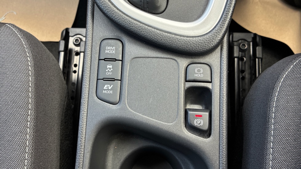 Toyota Yaris 1.5 Hybrid Design 5dr CVT Hybrid Hatchback - Image 41