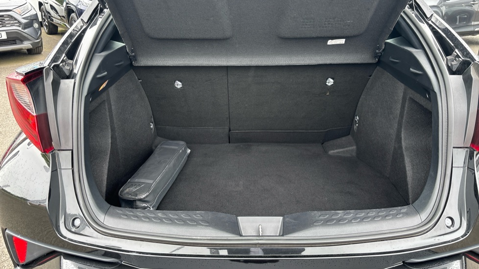 Toyota C-HR 1.8 Hybrid Icon 5dr CVT Hybrid Hatchback - Image 13